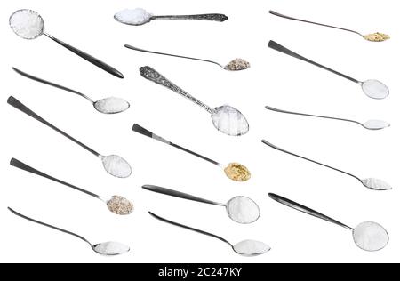 Sammlung von metalllöffel mit verschiedenen Salze auf weißem Hintergrund Stockfoto