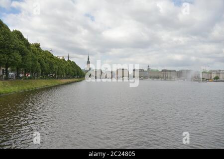 HUMBERG, DEUTSCHLAND- 11 Juni 2018 , Alsterwiese Schwanenwik Pack und guter Ort in Deutschland beliebt Stockfoto