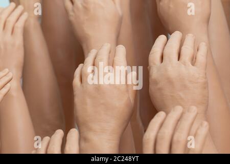 Die Ausstellung Mensch und Silikon Frauen Prothese Hände, Medizin rosa Implantate für Person Stockfoto