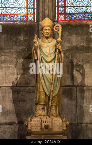 Paris, Frankreich, 27. März 2017: Kathedrale Notre Dame de Paris Interior am 1. Juli 2013. Der Bau von Notre Dame begann im Jahr Stockfoto