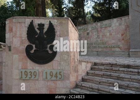 Gedenkstätte für die Juden, die in der polnischen Armee dienten und im Zweiten Weltkrieg starben auf dem nationalen Militärfriedhof in Mount Herzl West Jerusalem Israel gewidmet. Stockfoto