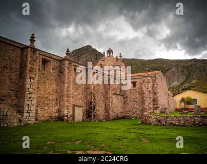 Außenansicht der Iglesia de Santa Isabel de Pucara, Puno, Peru Stockfoto