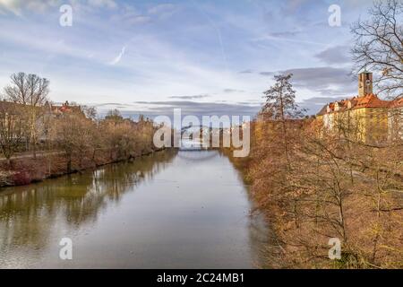 Idyllische Landschaft am Flussufer in Bamberg, eine Stadt in Oberfranken, Deutschland Stockfoto
