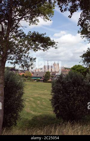 Blick in Sluis und St. Johannes der Täufer Kirche, Zeeland, Niederlande Stockfoto