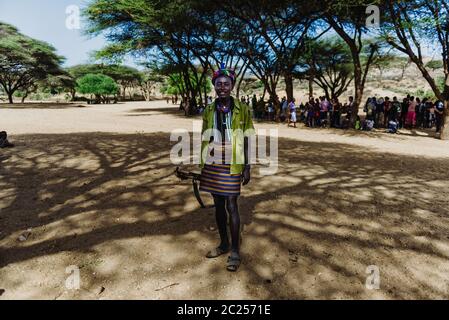 OMO VALLEY, ÄTHIOPIEN - 07 2018. AUGUST: Die Bull Jumping Zeremonie der nicht identifizierten Hamer Stammesmitglieder Stockfoto