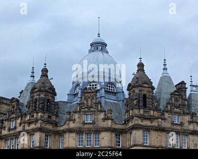 Blick auf die Dächer und Kuppeln des historischen kirkgate-Marktes aus dem 19. Jahrhundert in leeds West yorkshire Stockfoto