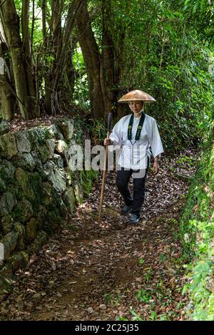 Die Shikoku Pilgerroute ist eine der wenigen kreisförmigen Pilgerfahrten der Welt. Es umfasst 88 offizielle Tempel und zahlreiche andere heilige sitzen Stockfoto