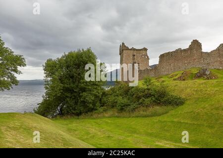 Urquhart Castle an der Küste von Loch Ness, Schottland. Stockfoto