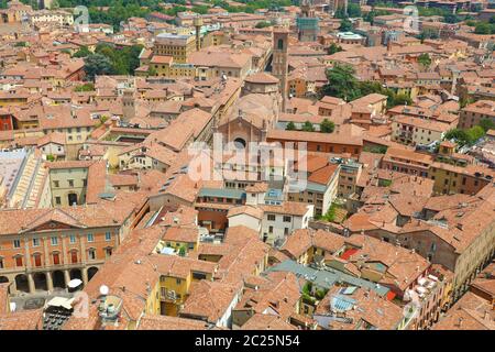 Bologna Antenne Stadtbild Blick auf die mittelalterliche Stadt, Italien Stockfoto