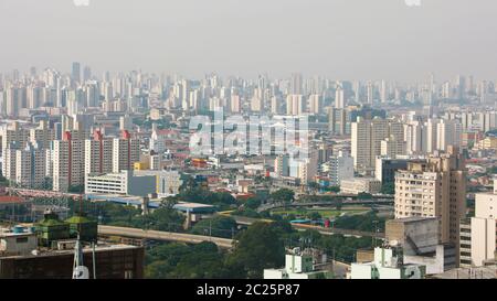 SAO PAULO, Brasilien - 10. MAI 2019: Metropole Skyline Sao Paulo, Brasilien Stockfoto
