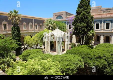 Kloster der Benediktiner Kloster San Nicolo l'Arena in Catania, Juwel der späten sizilianischen Barock Stil, Sizilien, Italien Stockfoto