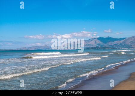 Strand am Mittelmeer in Italien Stockfoto