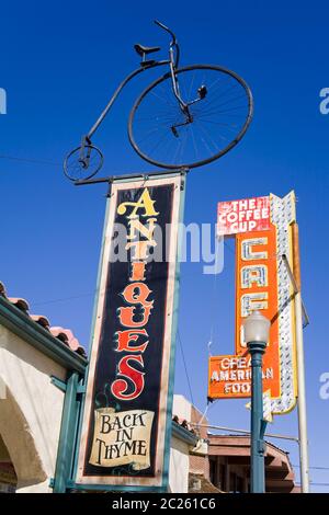 Antiquitätengeschäft im historischen Viertel von Boulder City, Nevada, USA, Nordamerika Stockfoto