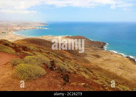 Fantastischer Blick von El Medano von der Montana Roja (Roter Berg), Teneriffa, Spanien, Europa. Künstlerische Bild. Beauty Welt. Stockfoto