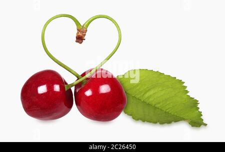 Herzkirschen mit Blatt, herzförmig Stockfoto