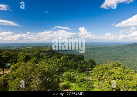 Blick auf Thailand vom Preah Vihear Tempel, Gopura iii (3. Tor), Hindu-Tempel des alten Khmer-Reiches, Kambodscha, Südostasien, Asien Stockfoto