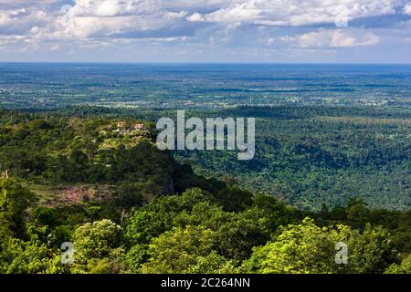 Blick auf Thailand vom Preah Vihear Tempel, Gopura iii (3. Tor), Hindu-Tempel des alten Khmer-Reiches, Kambodscha, Südostasien, Asien Stockfoto