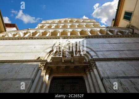 Die Fassade der Kirche und Kloster von San Michele in der toskanischen Stadt Borgo in Pisa Italien Stockfoto