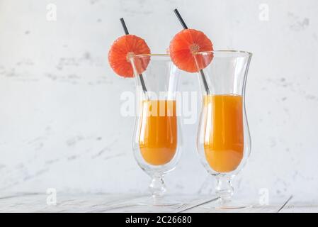 Greyhound Cocktails auf weißem Hintergrund Stockfoto