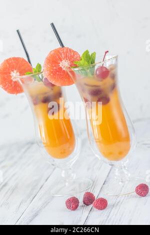 Greyhound Cocktails auf weißem Hintergrund Stockfoto