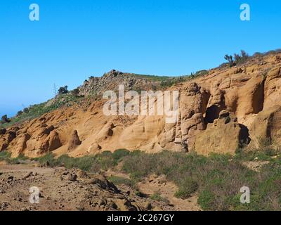 Mondlandschaft, grob und sehr leichte Tuffstein und Vulkangestein, im Teno-gebirge auf der Kanarischen Insel Teneriffa. Wind und Wetter ha Stockfoto