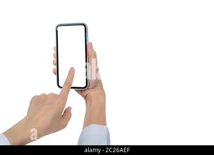 Woman's Hand hielt und sie ihr Smartphone. Closeup Hand berühren Smartphone mit leeren Bildschirm auf weißem Hintergrund und kopieren Sie Platz für Text isoliert. Mo Stockfoto