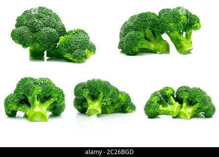 Satz von Green Brokkoli (Brassica oleracea). Gemüse natürliche Quelle von Beta-Carotin, Vitamin C, Vitamin K, Glasfaser Essen, Folsäure. Frischen Brokkoli Kohl Stockfoto