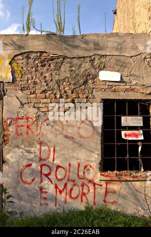 Überreste eines verlassenen Gebäudes in der Po-Ebene, Lombardei, Italien Stockfoto