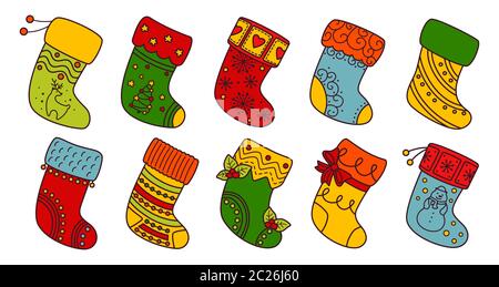 Weihnachtssocken Set in flacher Linie. Bunte lineare Cartoon Urlaub traditionellen und verzierten Strümpfe. Weihnachtssocken als Geschenk, verziert Stechpalme und Muster. Designkollektion für das neue Jahr. Vektorgrafik Stock Vektor