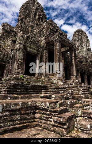 Bayon, lächelnde Steinwände auf Türmen, buddhistischer Tempel des Khmer-Reiches, im Zentrum der Ruinen von Angkor Thom, Siem Reap, Kambodscha, Südostasien, Asien Stockfoto
