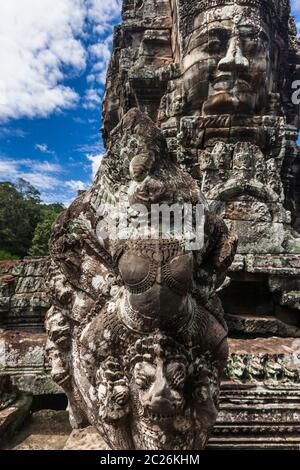 Bayon, lächelnde Steinwände auf Türmen, buddhistischer Tempel des Khmer-Reiches, im Zentrum der Ruinen von Angkor Thom, Siem Reap, Kambodscha, Südostasien, Asien Stockfoto