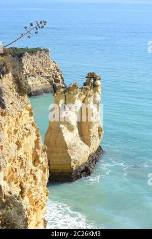 Wunderschöne felsige Algarve in Lagos, Portugal Stockfoto