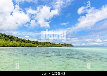 Ko Ra Wi Insel und Meer in Thailand Stockfoto