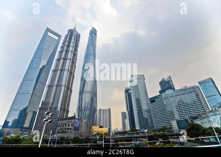 Shanghai Hochhäuser im Pudong Bezirk: Shanghai Tower, Shanghai World Financial Center, JinMao Tower. China Stockfoto