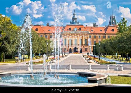 Sombor Fountain Square und City Hall, Region Vojvodina von Kroatien Stockfoto