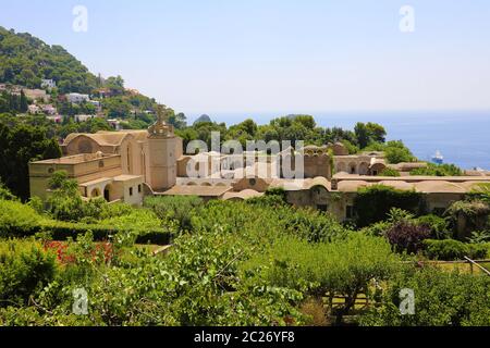 Malerischer Blick auf Certosa di San Giacomo, Kartause, Capri, Golf von Neapel, Kampanien, Italien Stockfoto