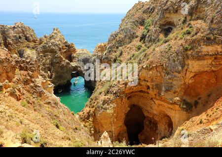 Schöne Aussicht auf die Klippen von Ponta da Piedade, Lagos, Algarve, Portugal Stockfoto