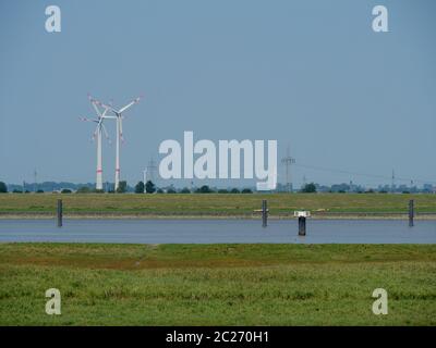 Das kleine Dorf ditzum am Fluss ems Stockfoto