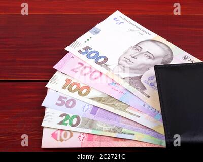 Ukrainische Hryvnia in der schwarzen Brieftasche Stockfoto