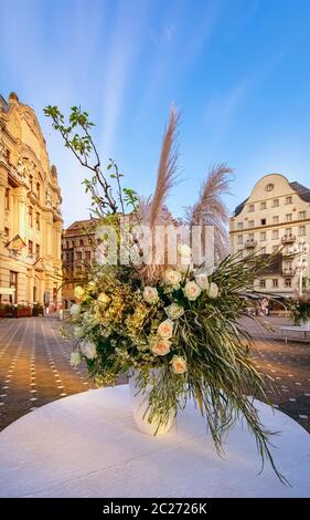 Blumenstrauß auf dem Siegesplatz Stockfoto