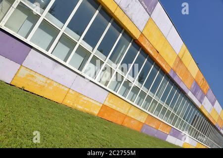 Moskau, Russland - 16. Mai 2019: Außenansicht eines Teils eines Industriegebäudes im Technopark MosGorMash Stockfoto