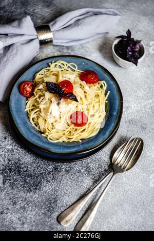 Italienische Pasta mit Kirschtomaten Stockfoto