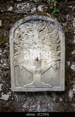 Schöne alte steinerne Brunnen in Cahors, Frankreich Stockfoto