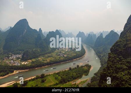 Landschaft von Guilin, Li Fluss und Karst Berge. In der Nähe der antiken Stadt Xingping, Bezirk Yangshuo, Provinz Guangxi, China. Stockfoto