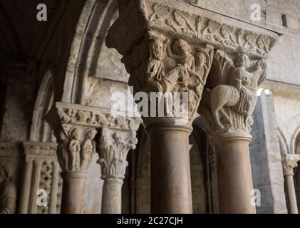 Arles, Frankreich - 27. Juni 2017: das romanische Kloster Kirche St. Trophime Kathedrale in Arles. Provence, Frankreich Stockfoto