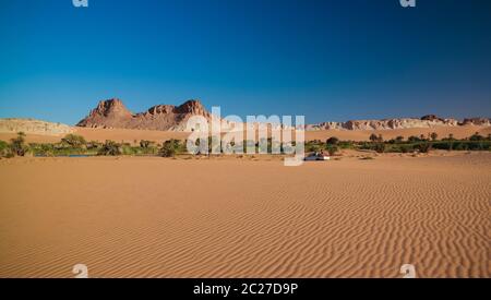 Panoramablick auf den See Boukkou Gruppe von Ounianga Serir Seen in der Ennedi, Tschad Stockfoto