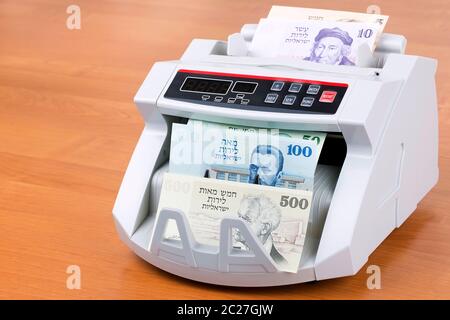 Altes Geld aus Israel in einer zählmaschine Stockfoto