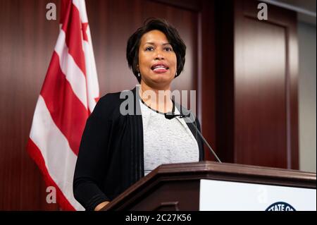 Washington, Usa. Juni 2020. Bürgermeister des Bezirks Columbia, Muriel Bowser (D), der auf der Pressekonferenz spricht, um anzukündigen, dass H.R. 51, der Washington DC Admission Act, am 26. Juni 2020 im Repräsentantenhaus abgestimmt würde. Kredit: SOPA Images Limited/Alamy Live Nachrichten Stockfoto
