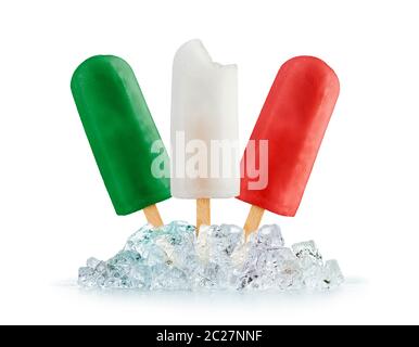 Vielzahl von Obst Eis am Stiel auf Eiswürfel, auf weißem Hintergrund Stockfoto