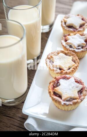 Gläser Eierkuchen mit Hackfleisch Stockfoto